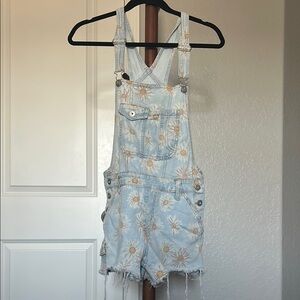 Juniors Floral Light Blue Denim Overalls Size Medium 7/9 |E62